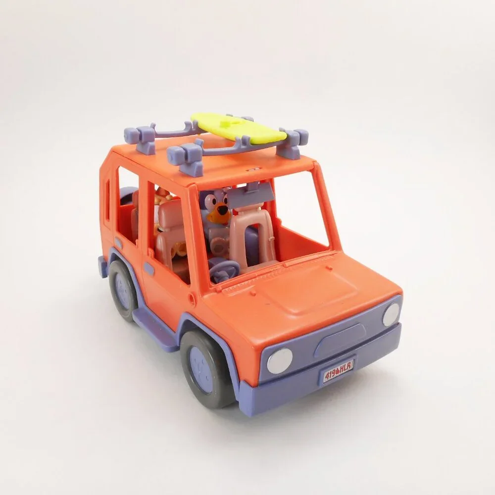 Bluey Heeler Family Cruiser Toy Car Set with 2 Action Figures Bluey and Bingo